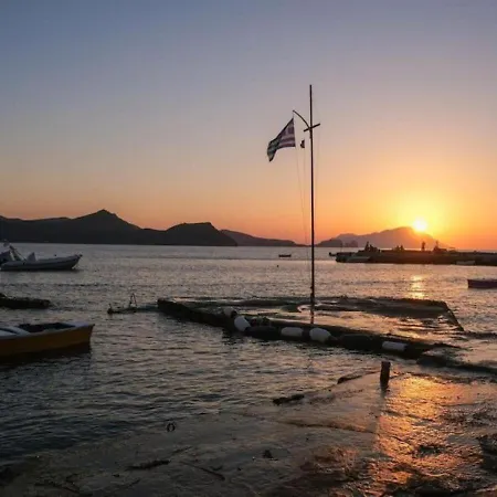 Boucaporta Sirma Апартаменты *